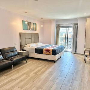 Zimmer mit Kingsize-Bett